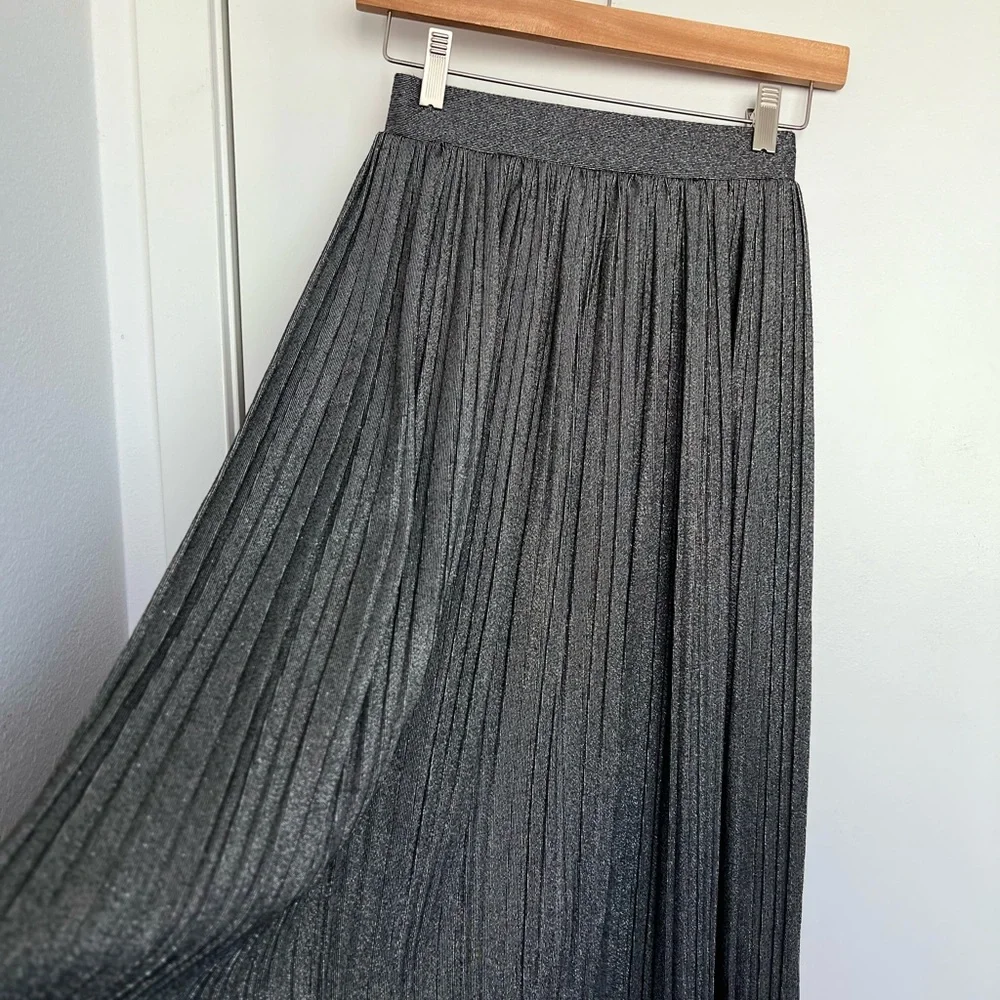 Women’s A-Line Pleated Skirt metallic color - Picture 2 of 8